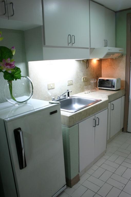 Mpt Suites Makati City Екстер'єр фото