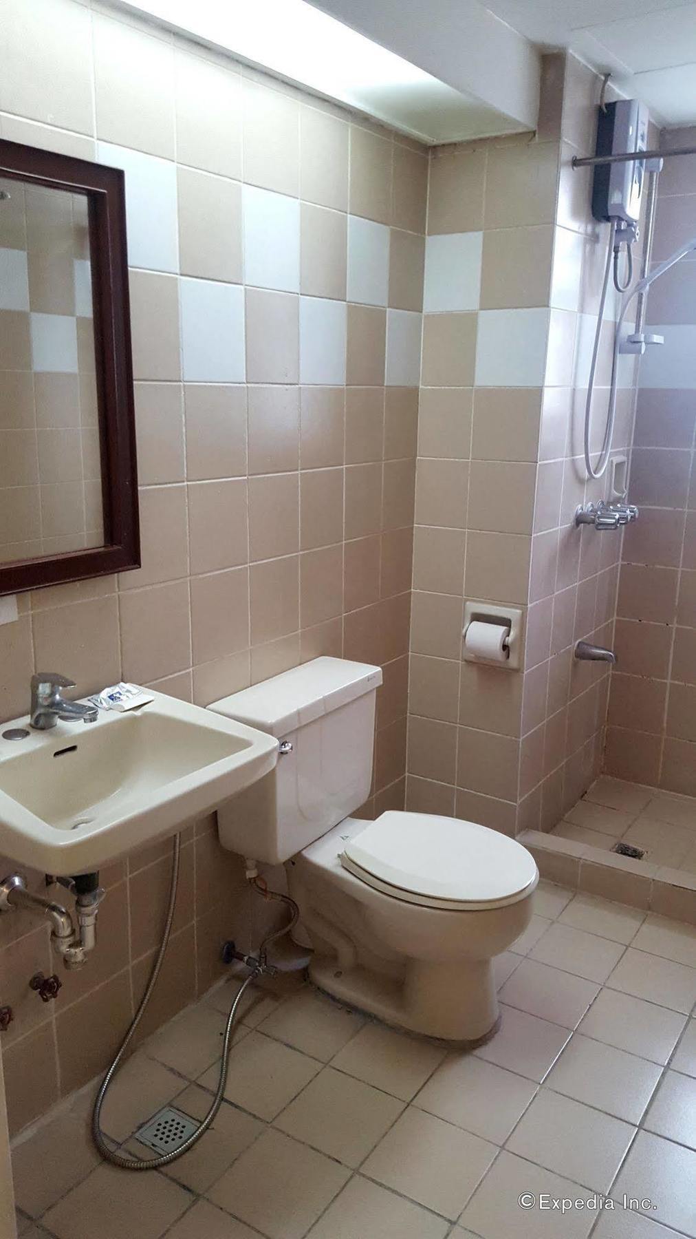 Mpt Suites Makati City Екстер'єр фото