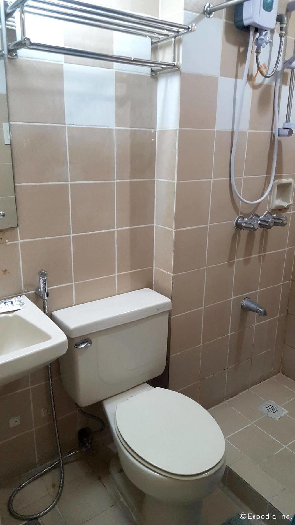 Mpt Suites Makati City Екстер'єр фото