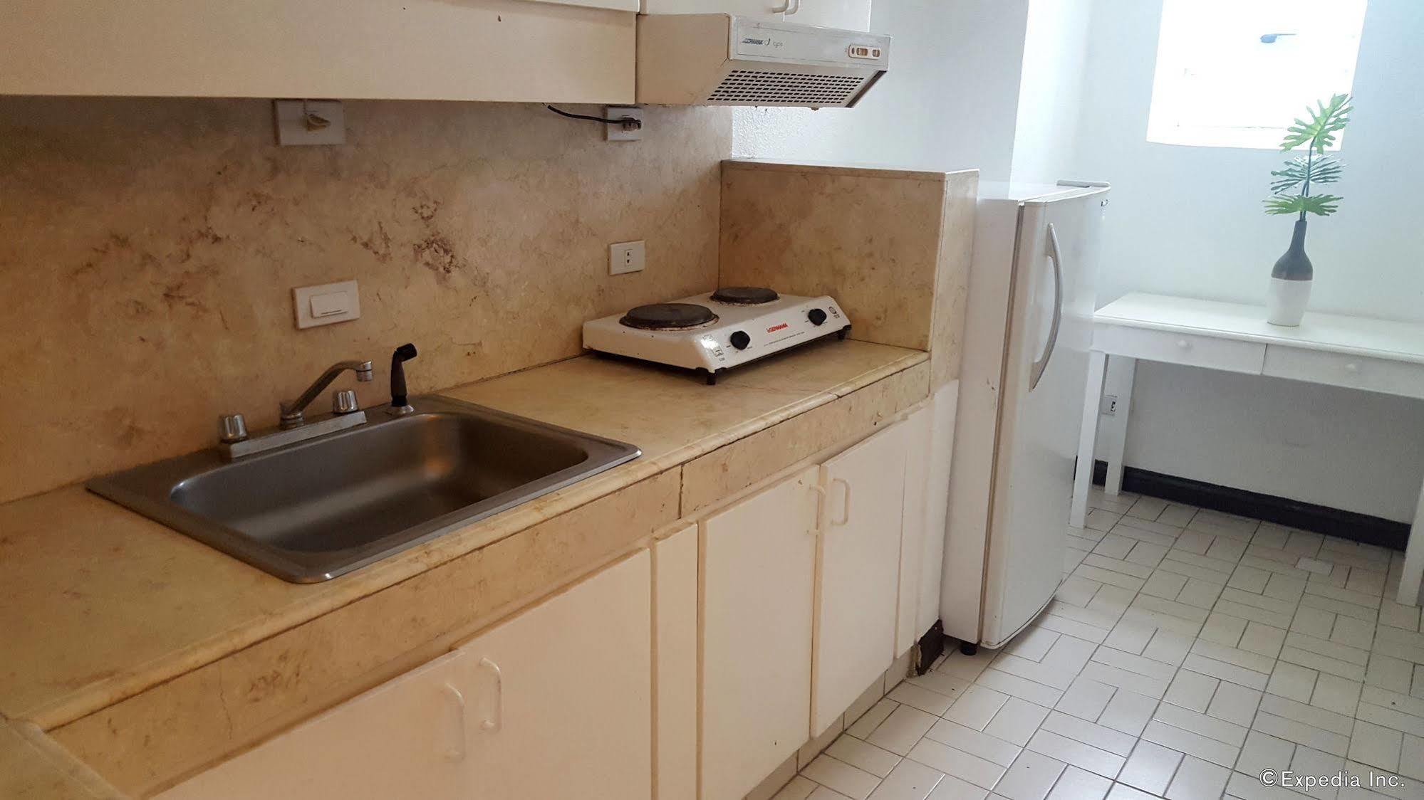 Mpt Suites Makati City Екстер'єр фото