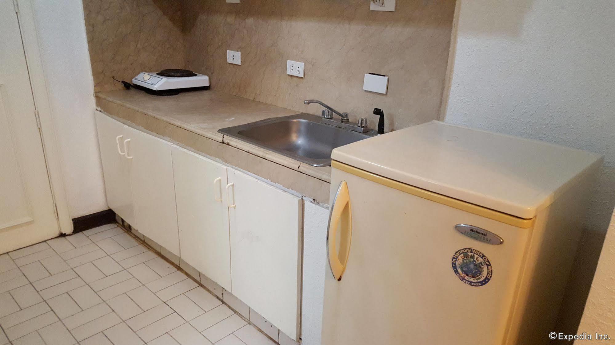 Mpt Suites Makati City Екстер'єр фото