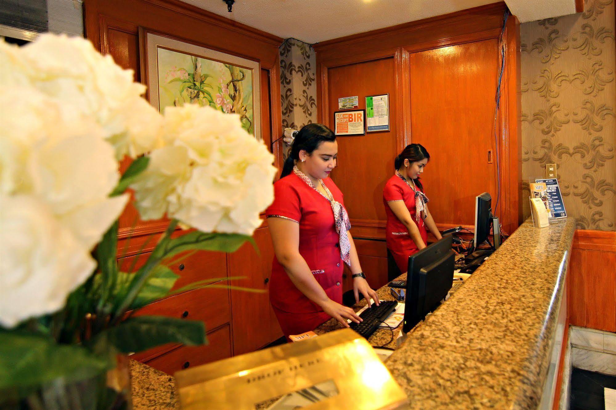 Mpt Suites Makati City Екстер'єр фото