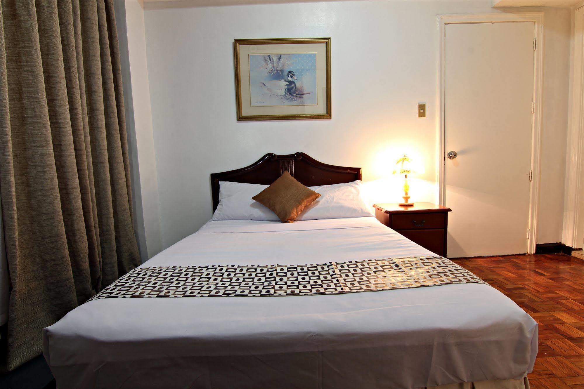 Mpt Suites Makati City Екстер'єр фото