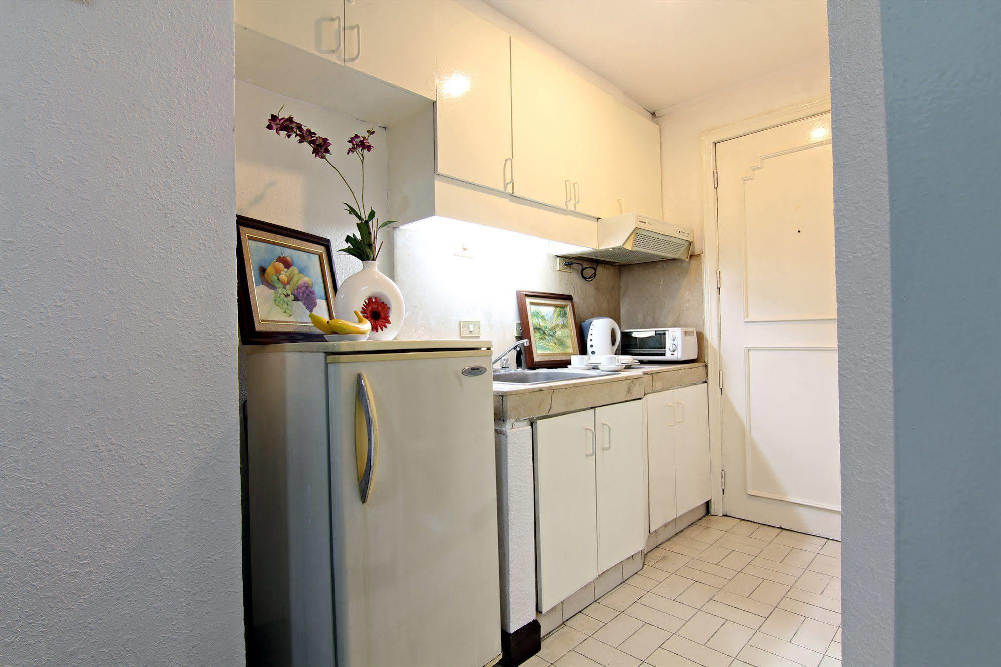 Mpt Suites Makati City Екстер'єр фото