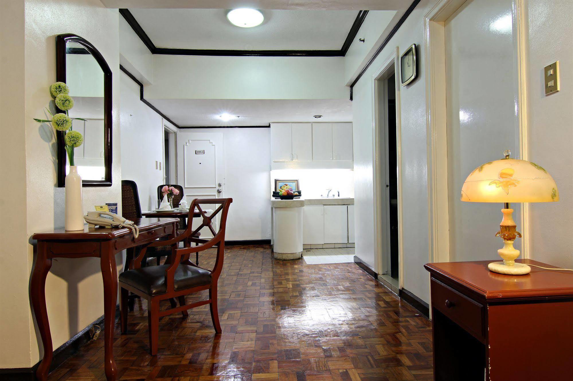 Mpt Suites Makati City Екстер'єр фото