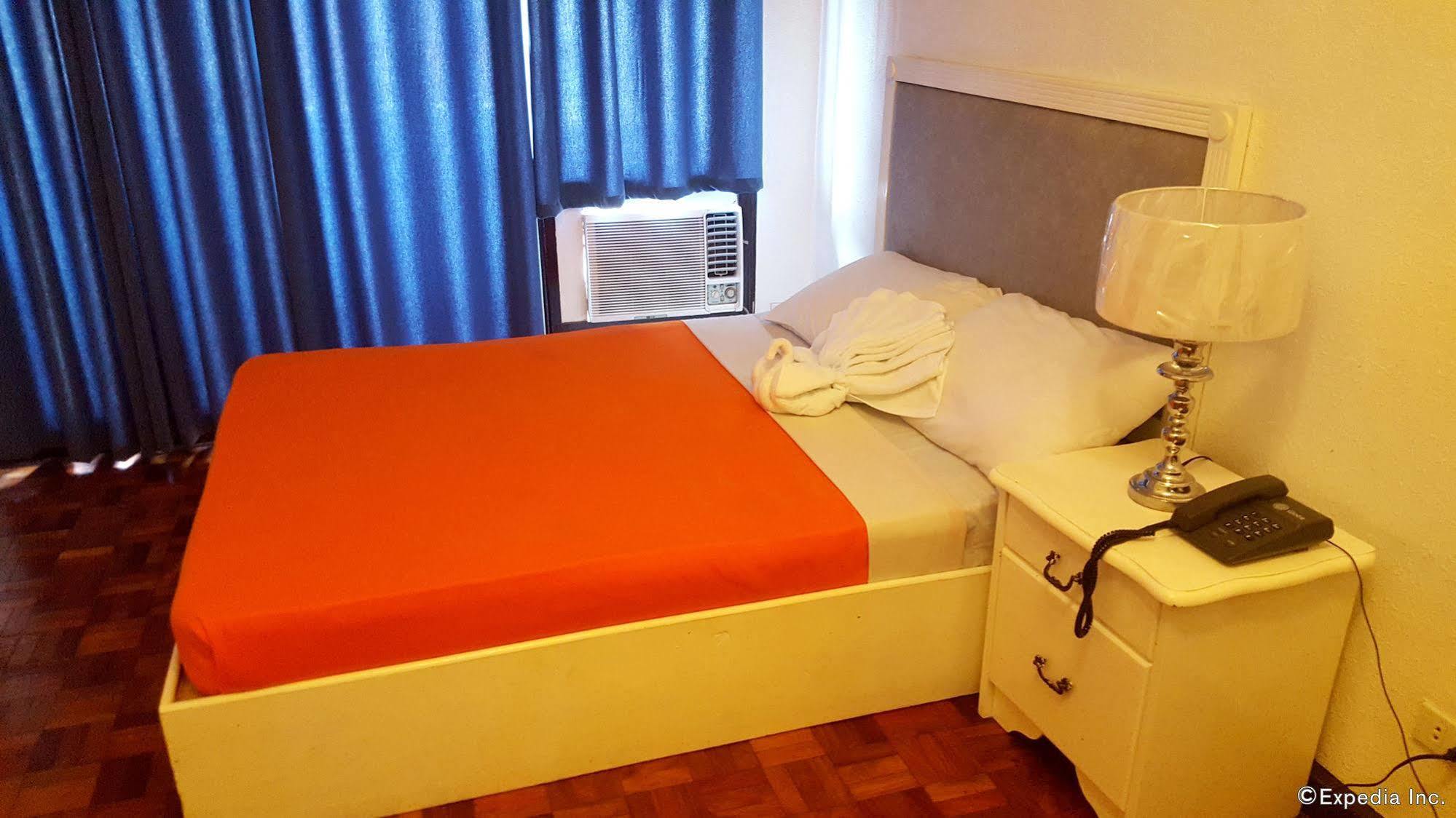Mpt Suites Makati City Екстер'єр фото